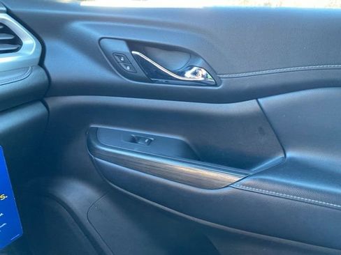 Used 2022 GMC Acadia SLT w/ Elevation Edition image 29