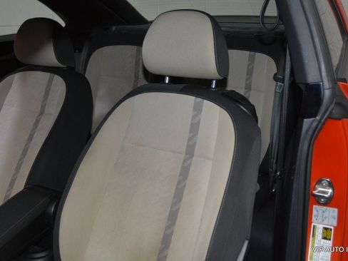 Used 2018 Volkswagen Beetle 2.0T Coast FWD image 13