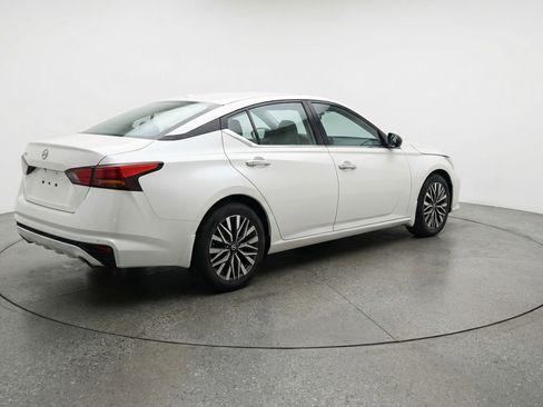 Used 2025 Nissan Altima 2.5 SV image 9