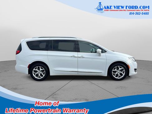 Used 2019 Chrysler Pacifica Touring-L Plus w/ Tire & Wheel Group FWD image 17