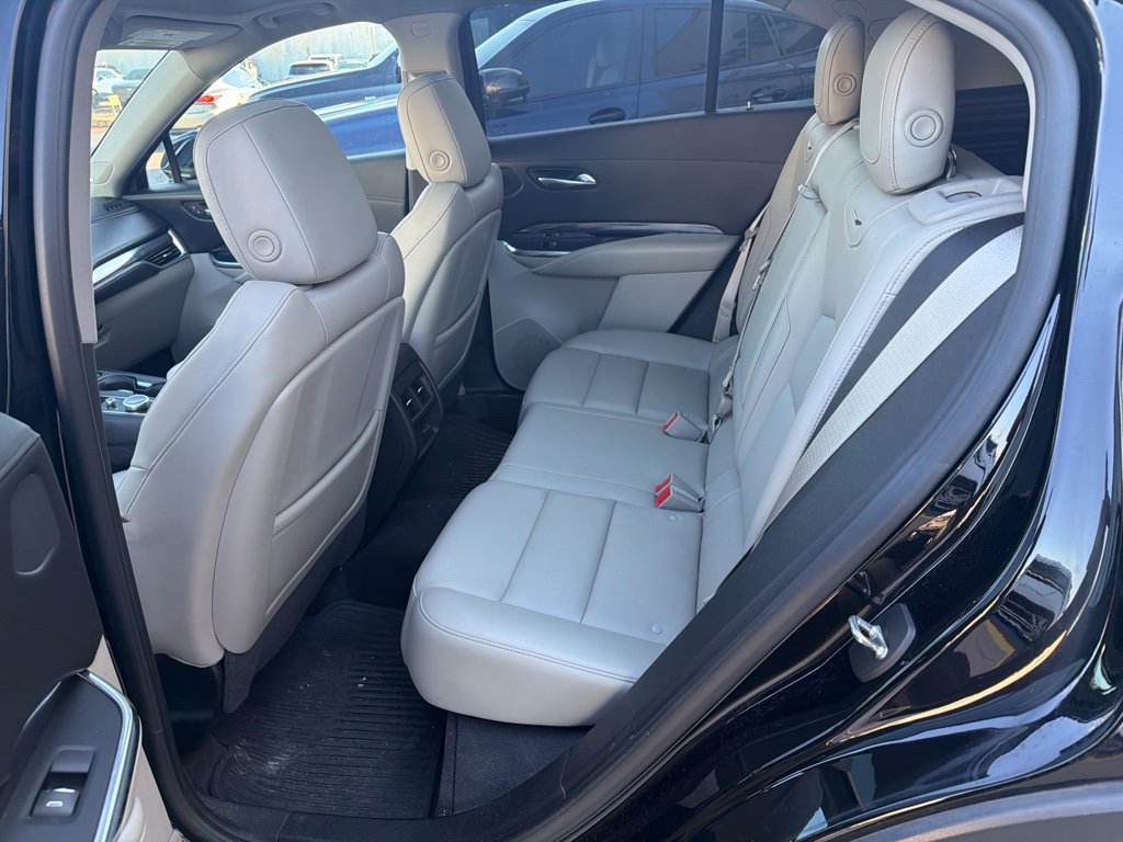 Used 2019 Cadillac XT4 Luxury w/ Cold Weather Package AWD/4WD image 5