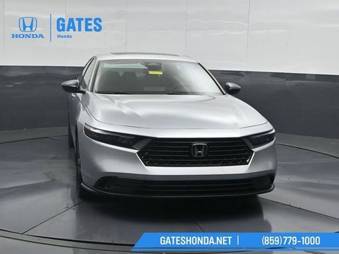 Certified 2025 Honda Accord SE image 5