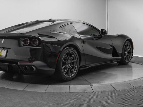 Used 2018 Ferrari 812 Superfast RWD image 7