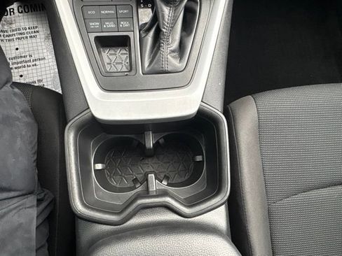 Used 2022 Toyota RAV4 LE AWD/4WD image 19