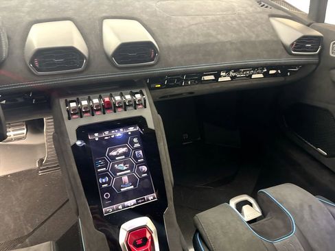 Used 2024 Lamborghini Huracan Sterrato image 25
