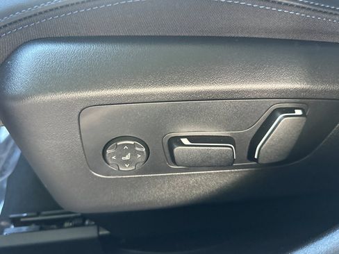 Used 2026 BMW 540i xDrive w/ M Sport Package AWD/4WD image 14