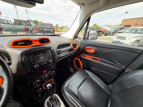 Used 2016 Jeep Renegade Limited AWD/4WD image 20