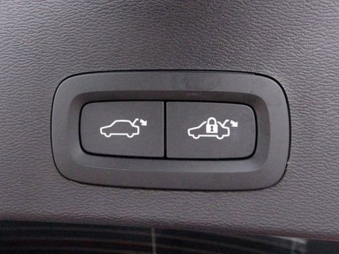 Certified 2025 Volvo XC40 B5 Core w/ Climate Package AWD/4WD image 48