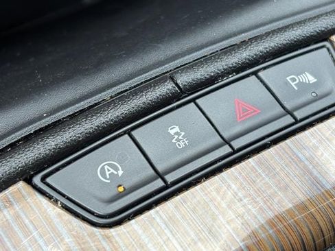 Used 2023 GMC Acadia SLE image 24