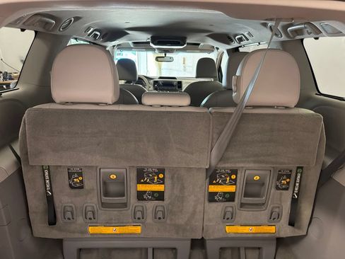 Used 2012 Toyota Sienna XLE AWD/4WD image 12