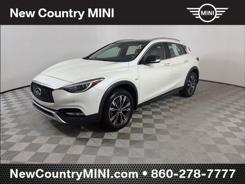 Used 2018 INFINITI QX30 Premium w/ Navigation Package image 3