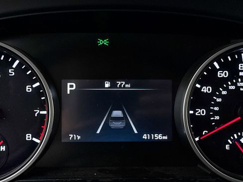 Used 2024 Kia Carnival LX FWD image 35