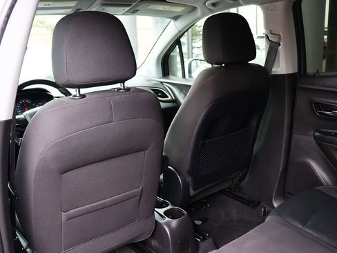 Used 2018 Chevrolet Trax LS w/ LPO, Cargo Package FWD image 31