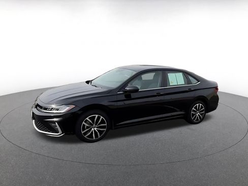 Used 2025 Volkswagen Jetta SE image 9