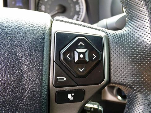 Used 2016 Toyota Tacoma Limited w/ Towing Package RWD image 25