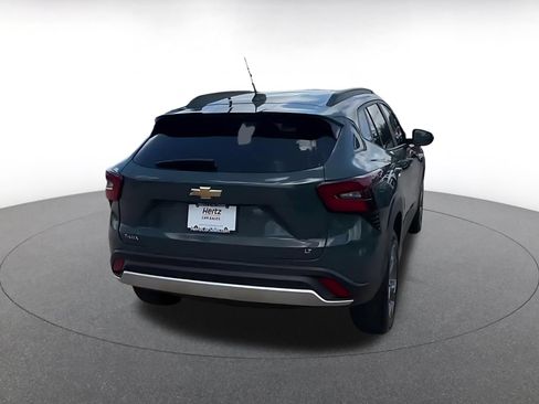 Used 2025 Chevrolet Trax LT w/ LT Convenience Package FWD image 14