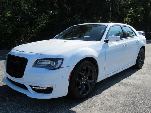 Certified 2023 Chrysler 300 Touring L w/ Popular Equipment Group RWD image 3