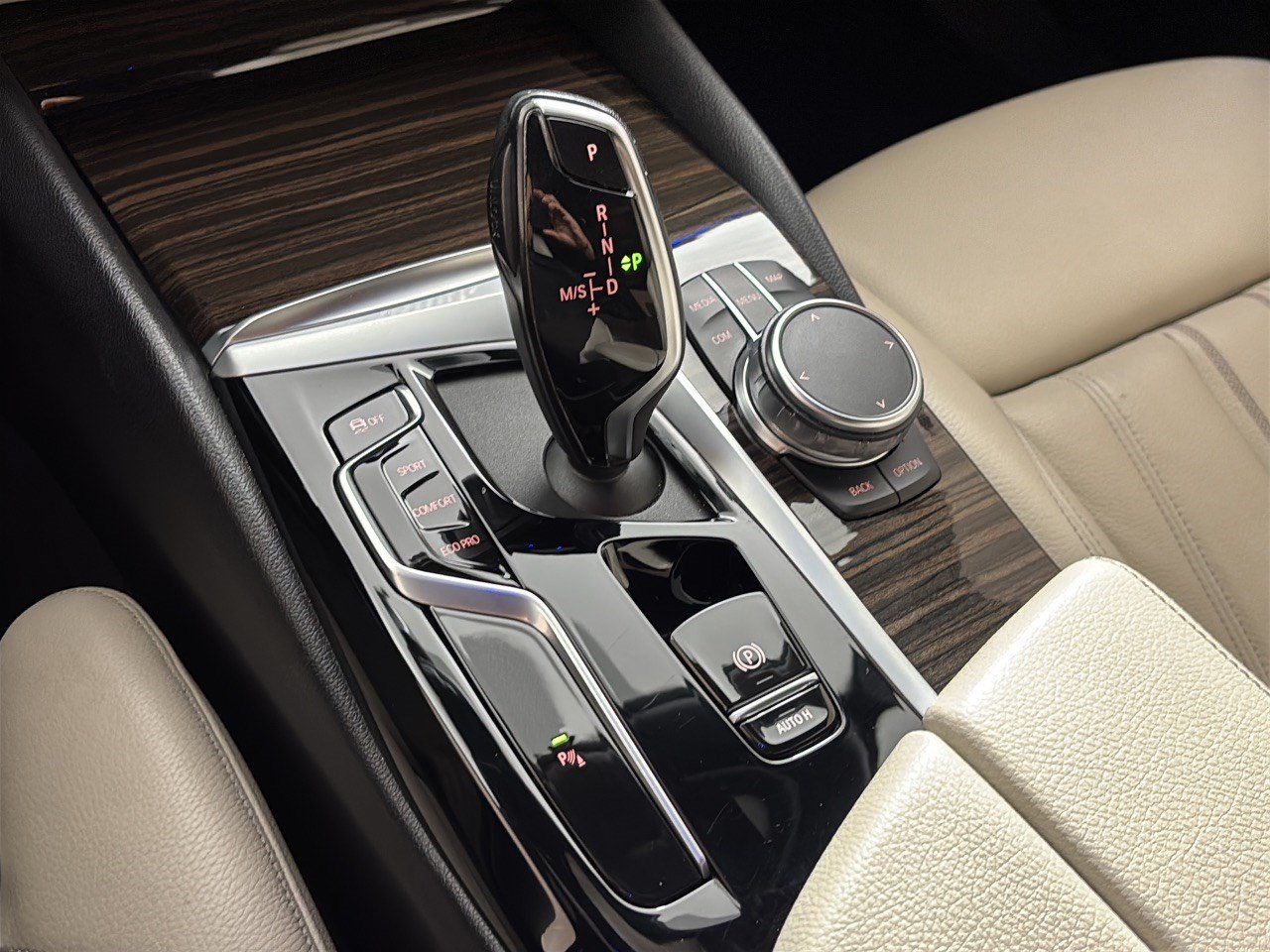 Used 2023 BMW 530i w/ Premium Package RWD image 21