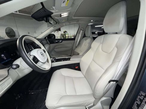 Used 2023 Volvo XC60 B5 Plus w/ Climate Package FWD image 2