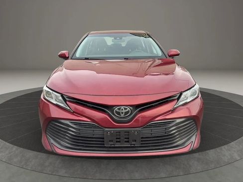 Used 2018 Toyota Camry LE image 2