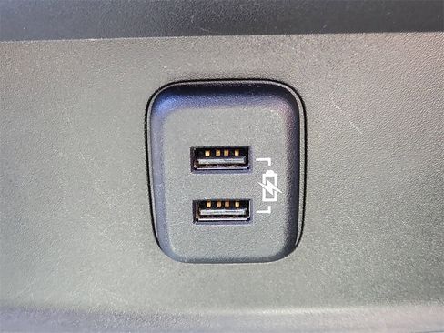 Used 2018 GMC Acadia SLE image 16