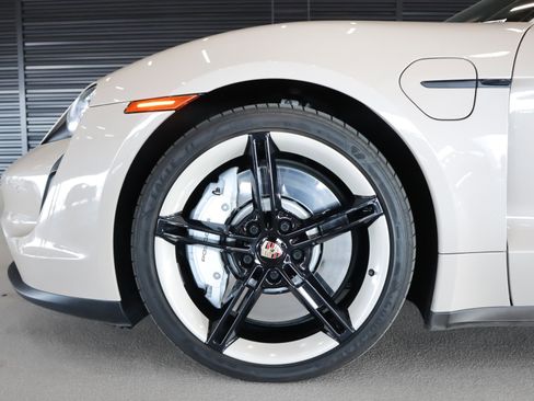 Used 2021 Porsche Taycan 4S image 26