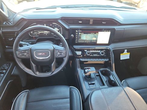Used 2024 GMC Sierra 1500 AT4X image 9