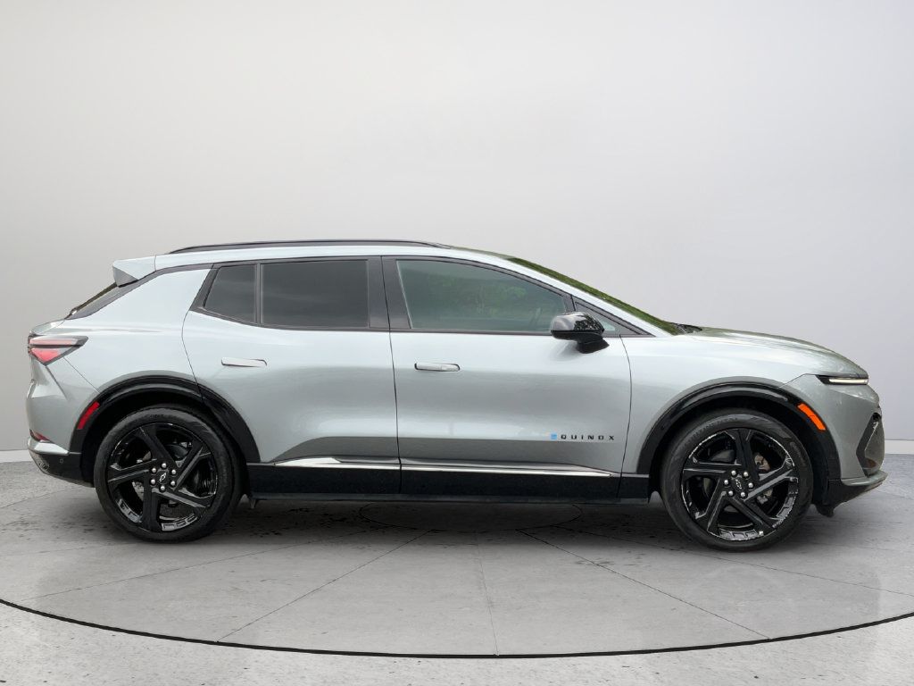 Used 2024 Chevrolet Equinox EV RS FWD image 5