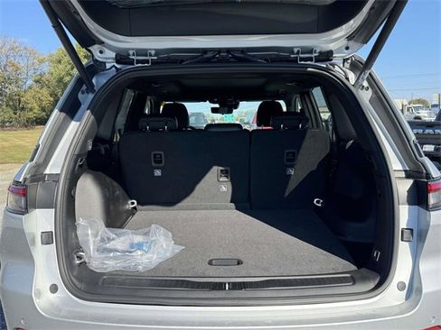 New 2025 Jeep Grand Cherokee Limited w/ Luxury Tech Group II image 16