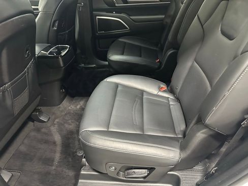 Used 2025 Kia Telluride S image 40