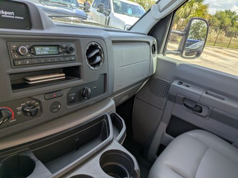 Certified 2023 Ford E-450 and Econoline 450 Super Duty w/ Power Windows & Locks Group RWD image 19