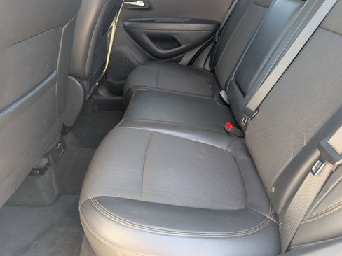 Used 2020 Chevrolet Trax LT w/ LT Convenience Package FWD image 7