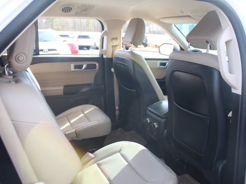 Used 2020 Ford Explorer XLT w/ Equipment Group 202A image 28
