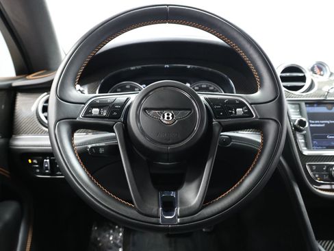 Used 2019 Bentley Bentayga image 21