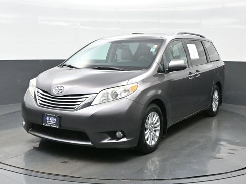 Used 2017 Toyota Sienna Limited Premium image 1