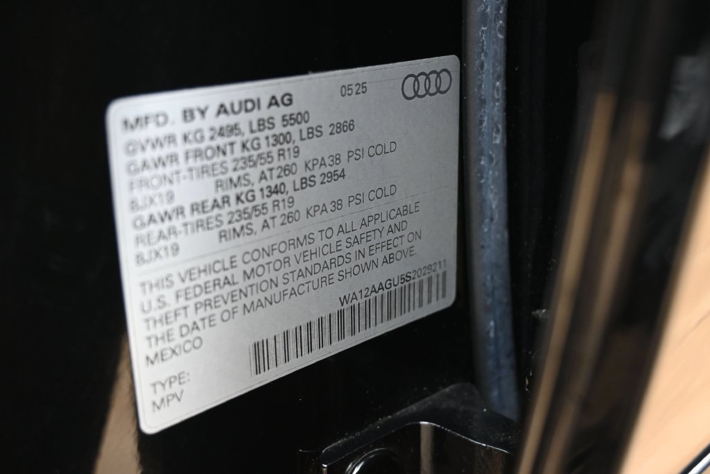 Used 2025 Audi Q5 Premium Plus w/ Premium Plus AWD/4WD image 9