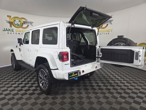 Used 2022 Jeep Wrangler Unlimited Sahara image 31
