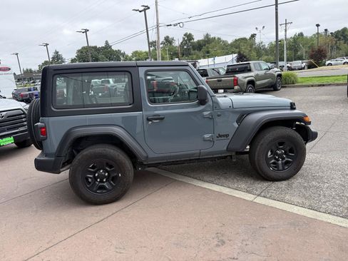 Used 2025 Jeep Wrangler Sport AWD/4WD image 7
