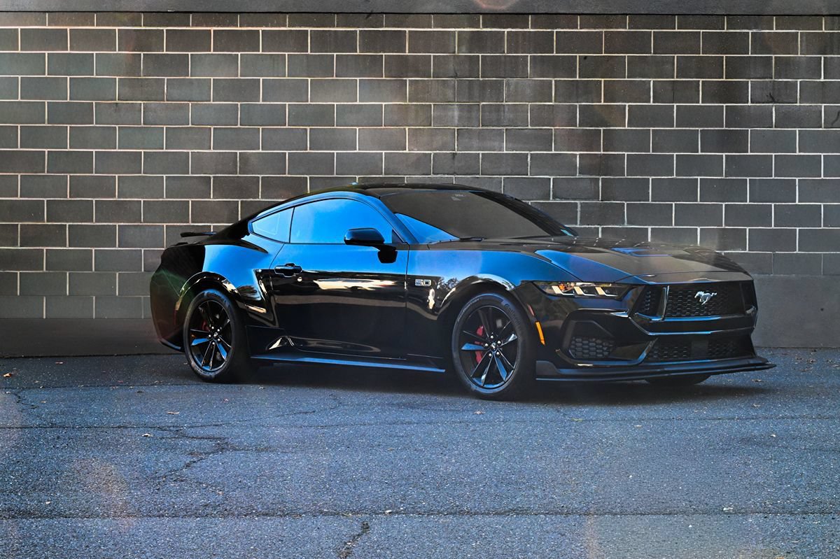 Used 2024 Ford Mustang GT RWD image 2
