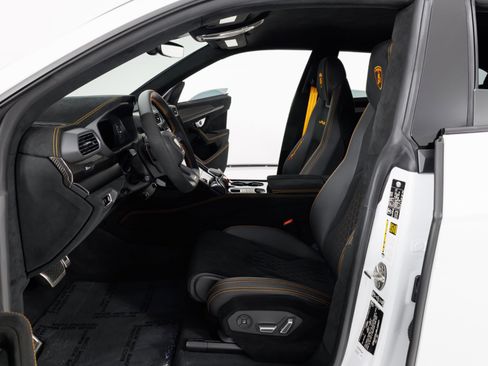 Used 2024 Lamborghini Urus Performante AWD/4WD image 14