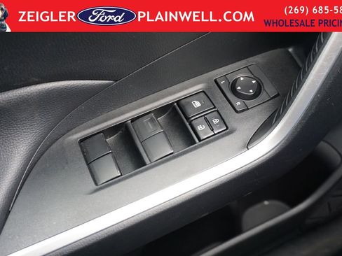 Used 2021 Toyota RAV4 LE image 27