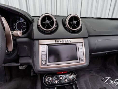 Used 2014 Ferrari California image 38