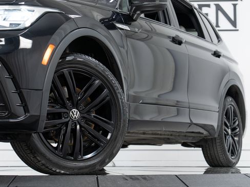 Used 2022 Volkswagen Tiguan SE R-Line image 27