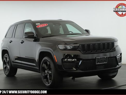 Used 2024 Jeep Grand Cherokee Limited w/ Black Appearance Package AWD/4WD image 1
