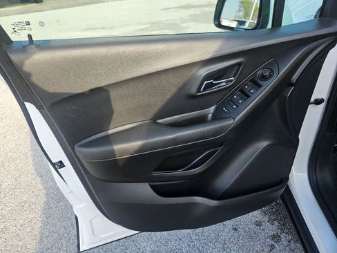 Used 2019 Chevrolet Trax LS AWD/4WD image 20