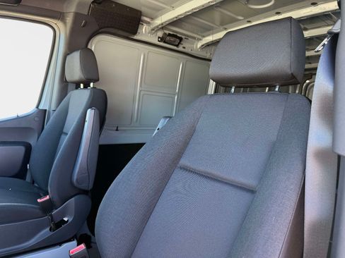 Used 2024 Mercedes-Benz Sprinter 2500 image 19