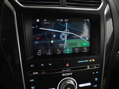 Used 2018 Ford Explorer Platinum image 25