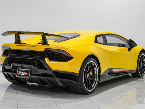 Used 2018 Lamborghini Huracan Performante image 4
