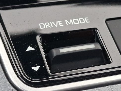 Certified 2025 Toyota Sienna XLE FWD image 27