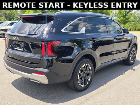 Used 2025 Kia Sorento S w/ Panoramic Sunroof Package FWD image 7